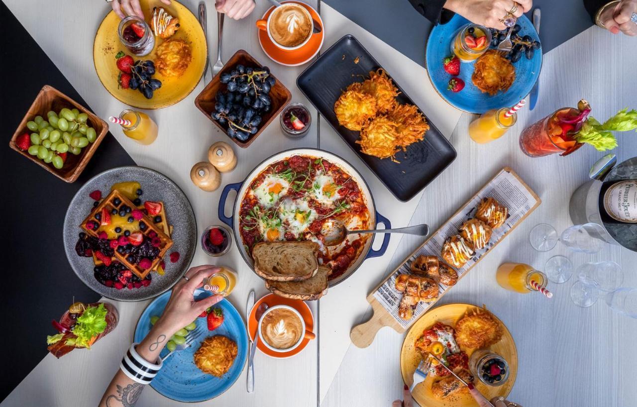 Qt Квинстаун Экстерьер фото A breakfast buffet at a hotel