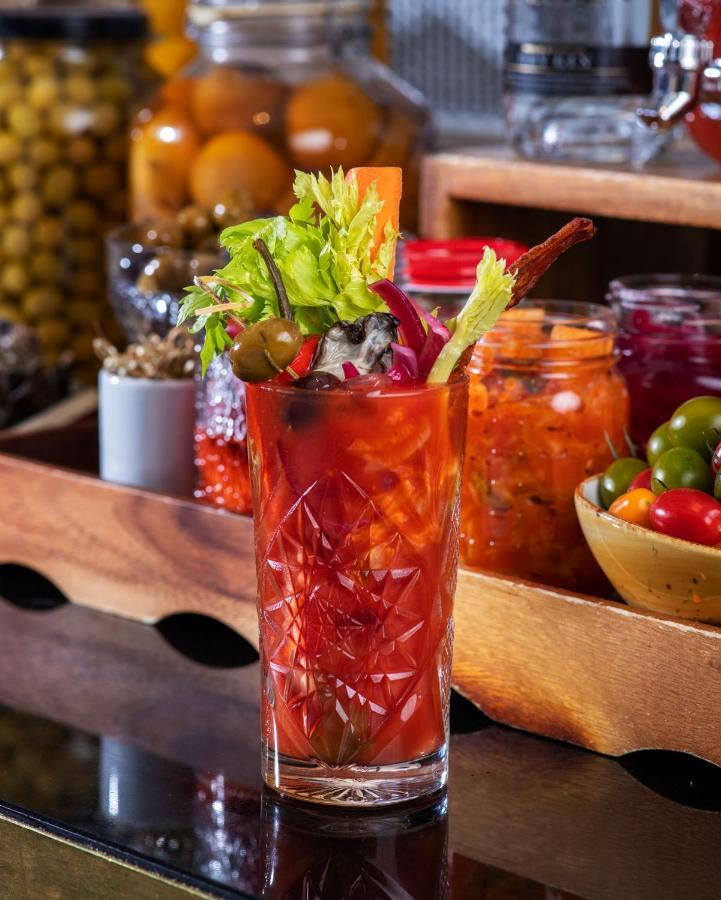 Qt Квинстаун Экстерьер фото A Bloody Caesar