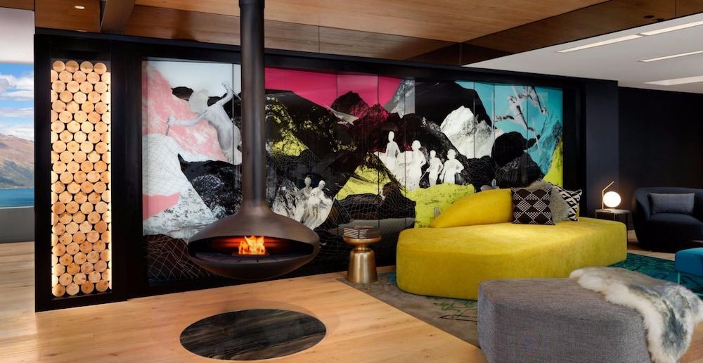 Qt Квинстаун Экстерьер фото A fireplace in a suite at the W Aspen