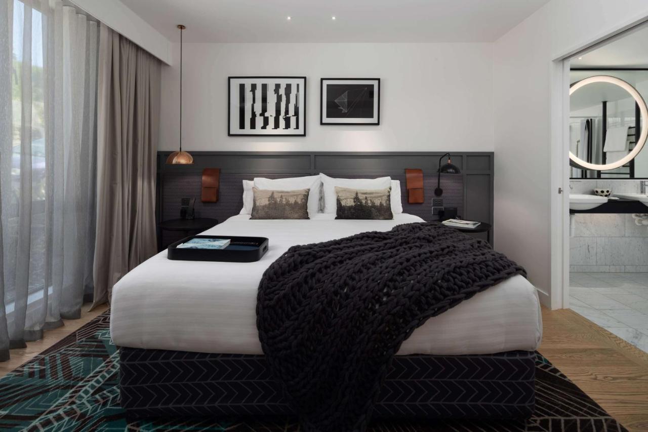 Qt Квинстаун Экстерьер фото A bedroom at the hotel