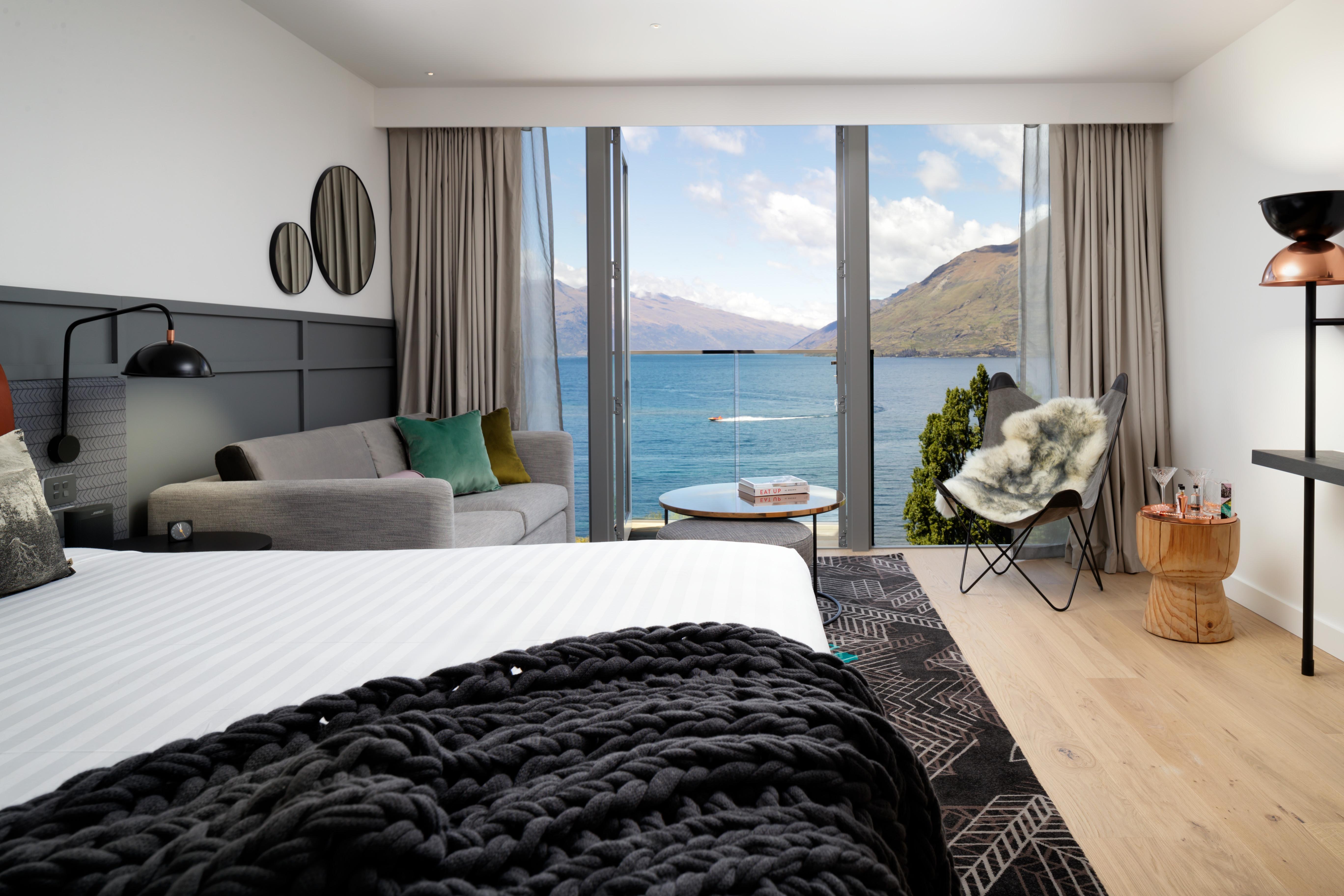 Qt Квинстаун Экстерьер фото The hotel's Lakefront Suite