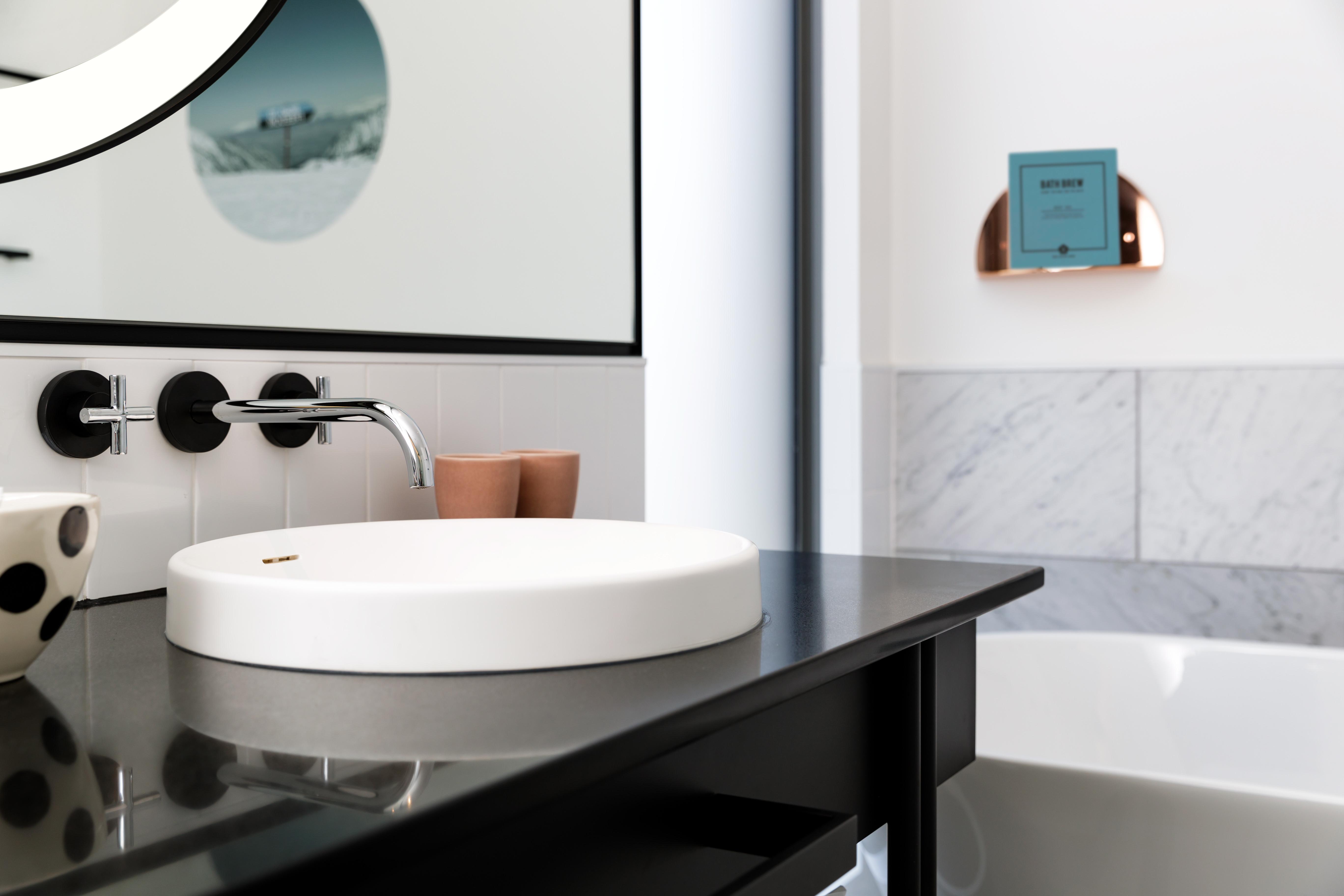 Qt Квинстаун Экстерьер фото Bathroom