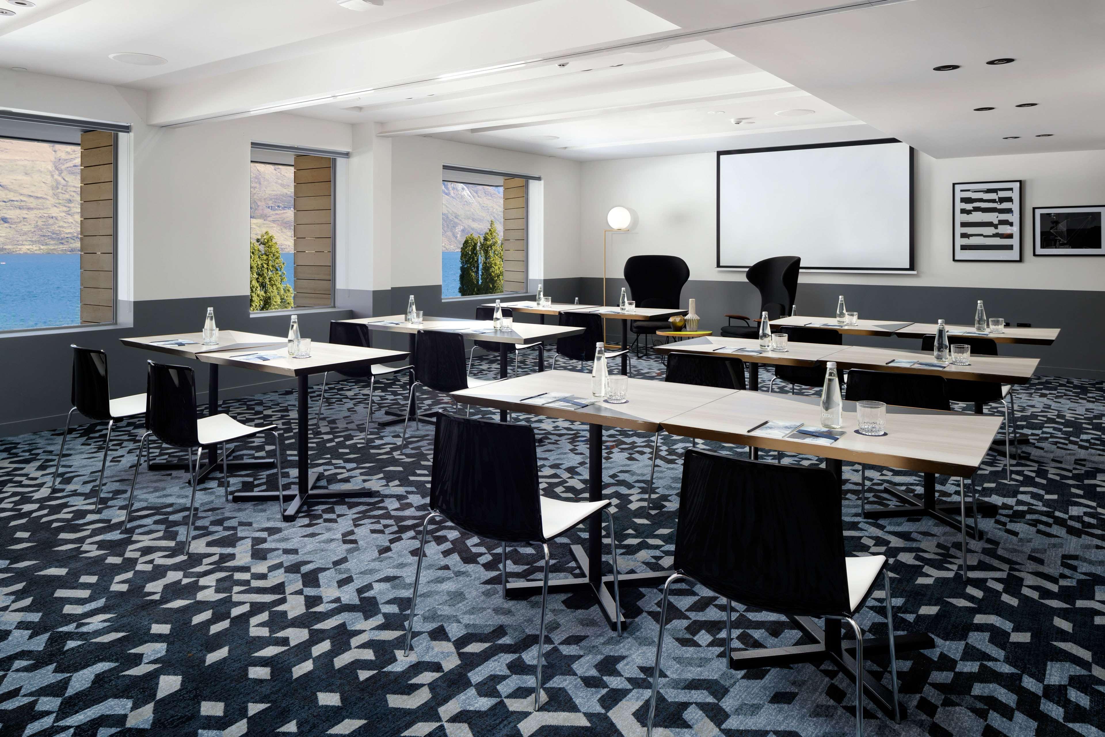 Qt Квинстаун Экстерьер фото Meeting room