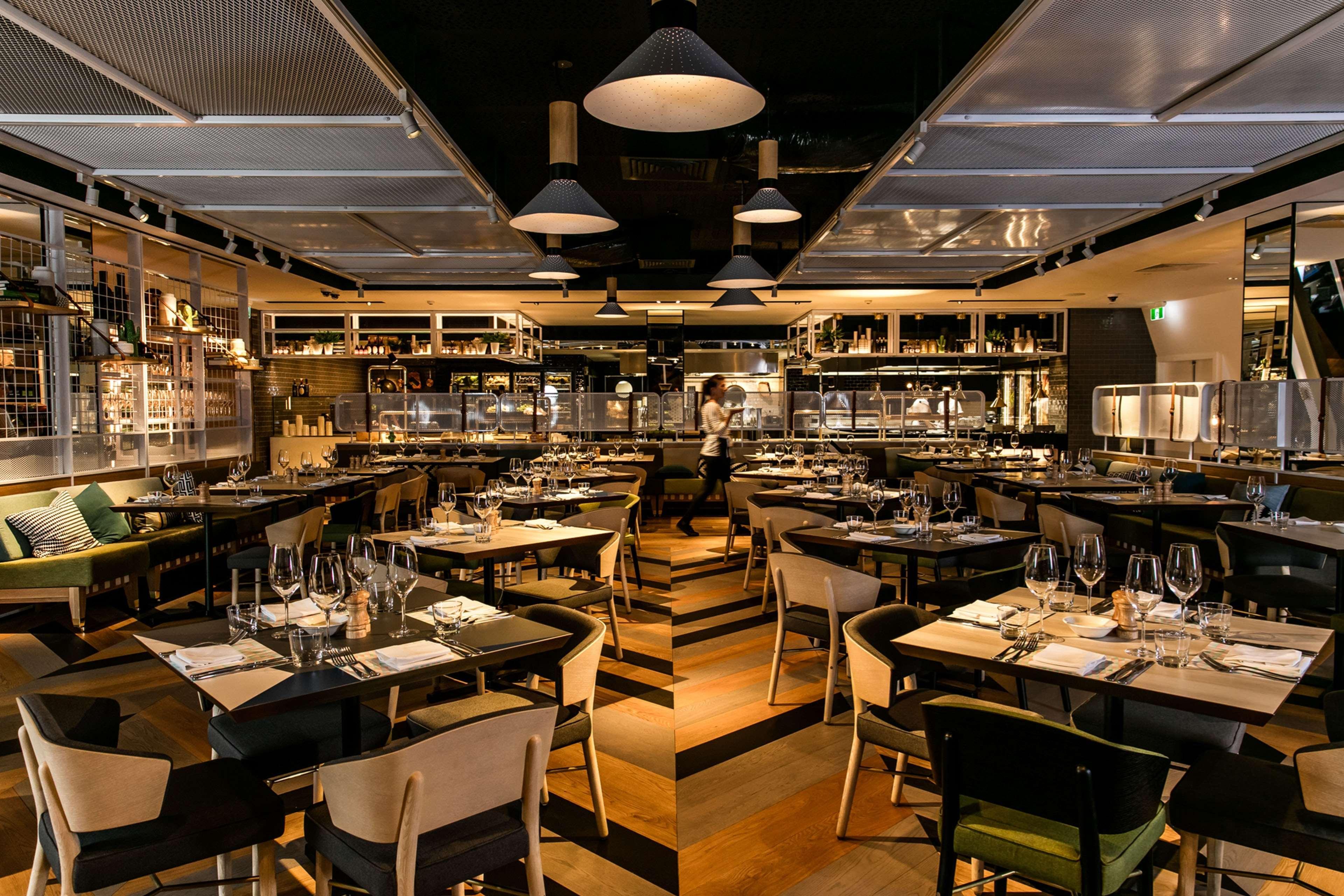 Qt Квинстаун Экстерьер фото Interior of the restaurant