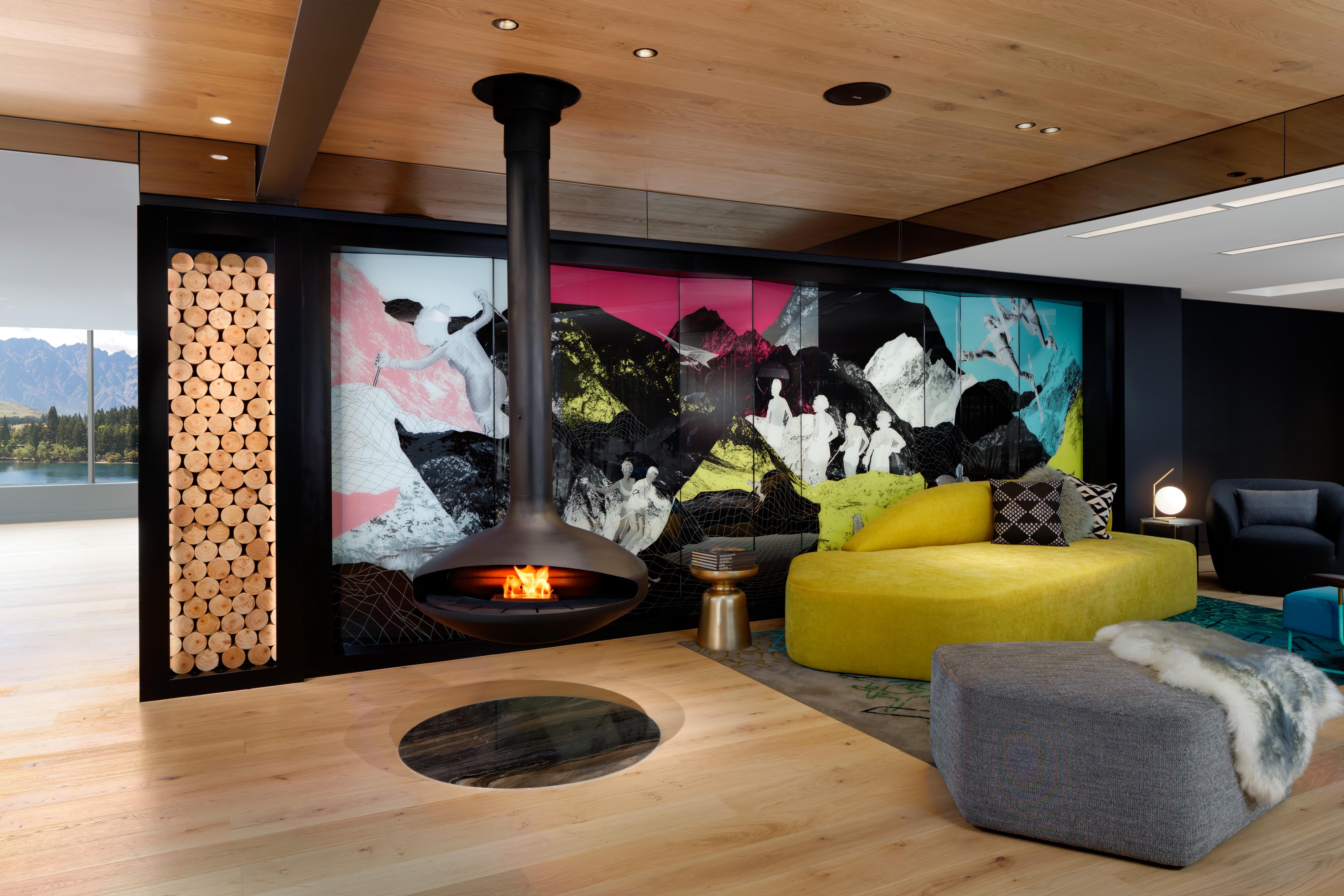 Qt Квинстаун Экстерьер фото A fireplace in a private home