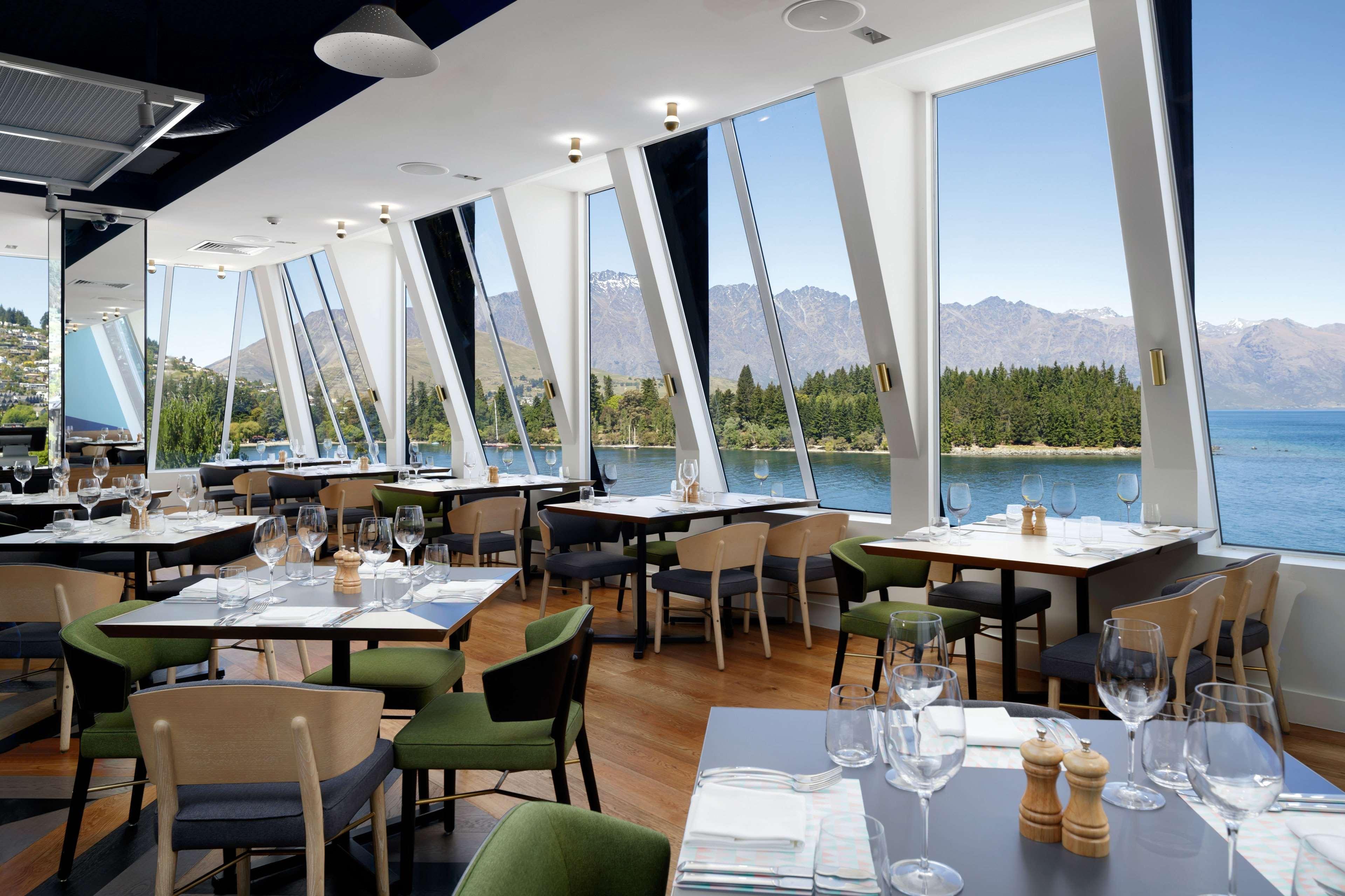 Qt Квинстаун Экстерьер фото The interior of the restaurant