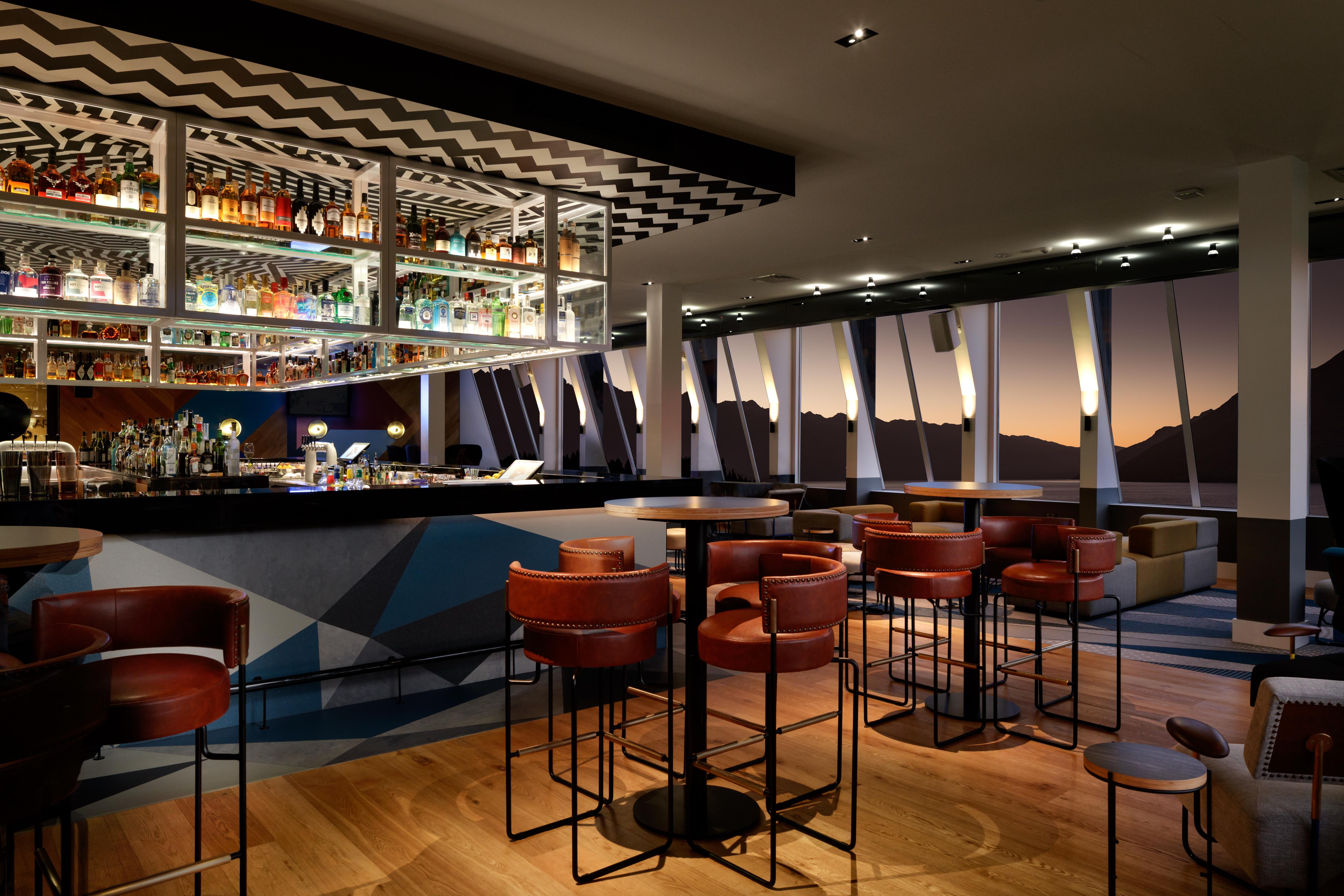 Qt Квинстаун Экстерьер фото The bar at the 12th floor