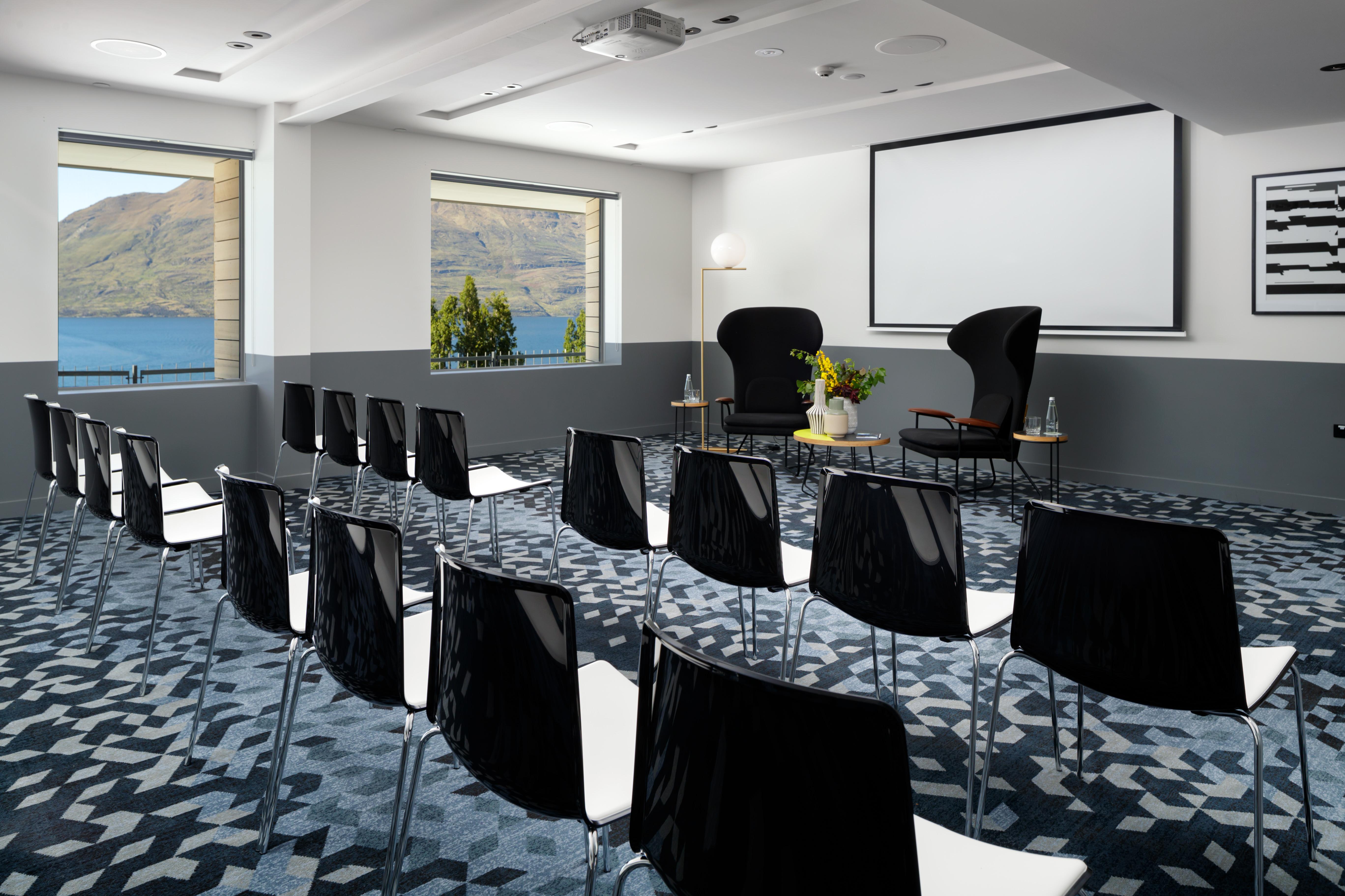 Qt Квинстаун Экстерьер фото The meeting room
