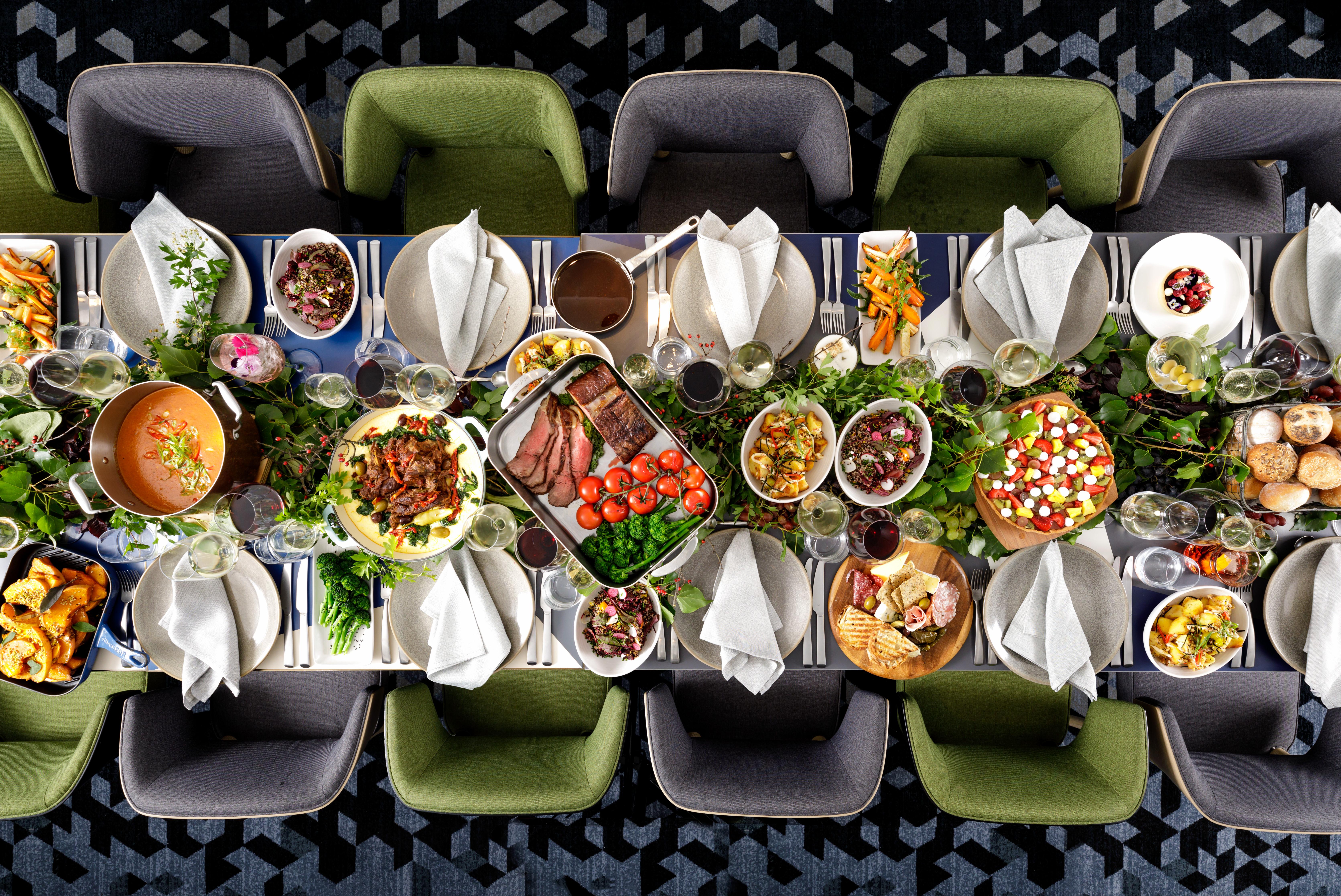 Qt Квинстаун Экстерьер фото A table set for a meal