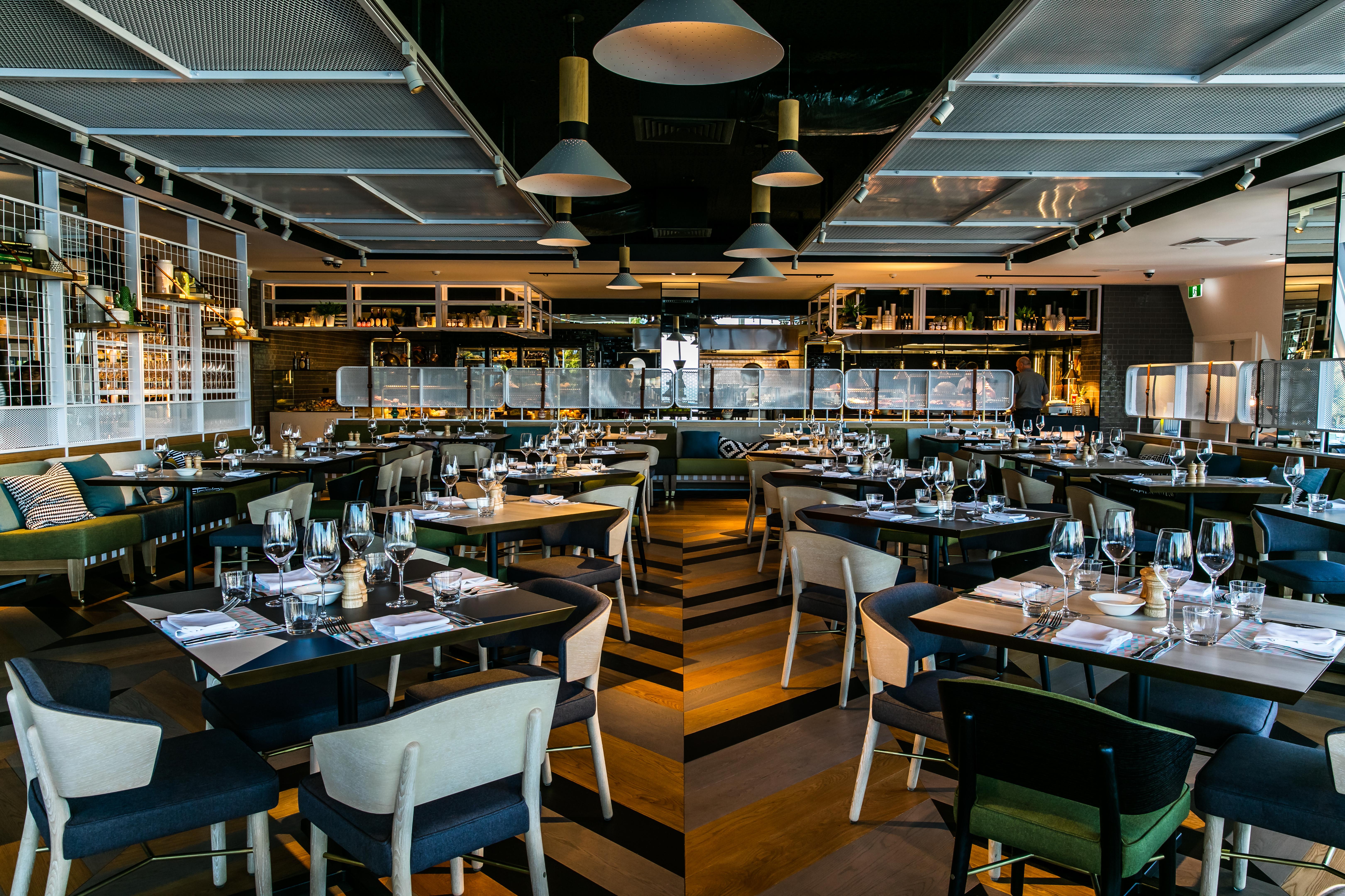 Qt Квинстаун Экстерьер фото Interior of the restaurant